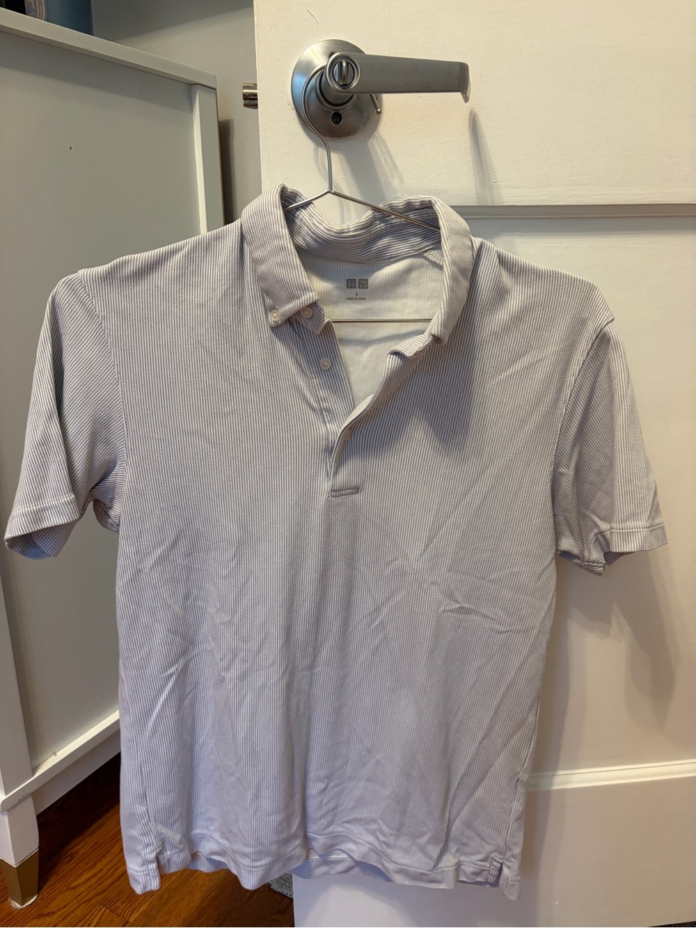 Men’s Uniqlo Light Gray Pinstripe Polo